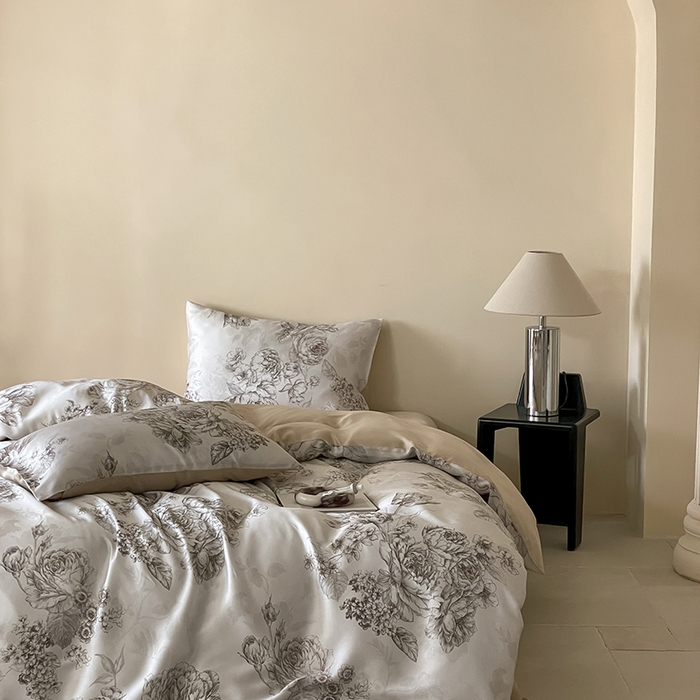 91家纺网 家纺一手货源 找家纺 咏绒家纺工厂店 2025新款60S奥地利兰精天丝数码印花暗合简约款系列四件套 沁香-咖