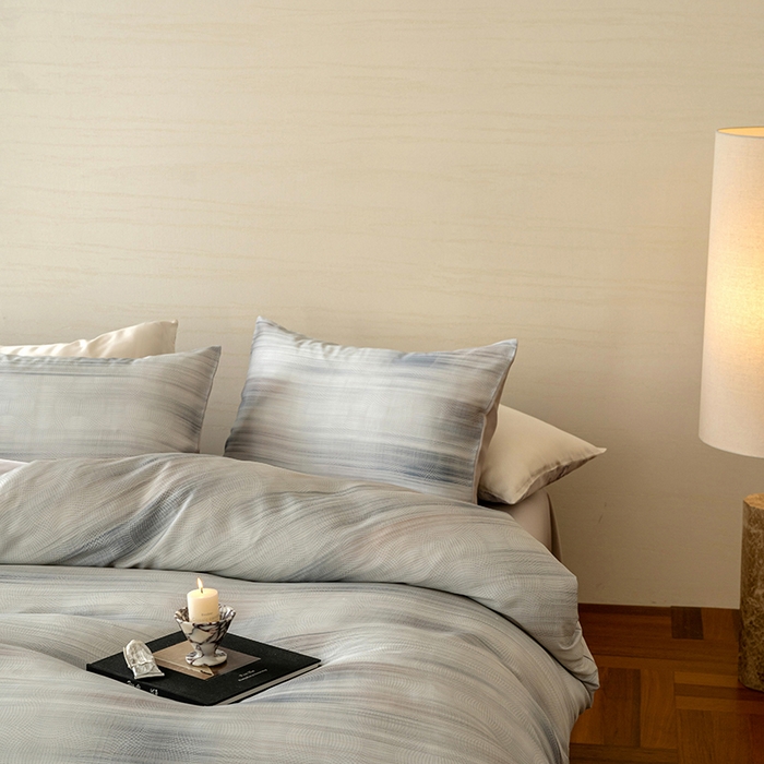 91家纺网 家纺一手货源 找家纺 咏绒家纺工厂店 2025新款60S奥地利兰精天丝数码印花暗合简约款系列四件套 卡西纳-紫