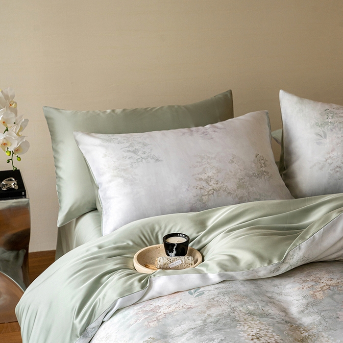 91家纺网 家纺一手货源 找家纺 咏绒家纺工厂店 2025新款60S奥地利兰精天丝数码印花暗合简约款系列四件套 栖舟-绿