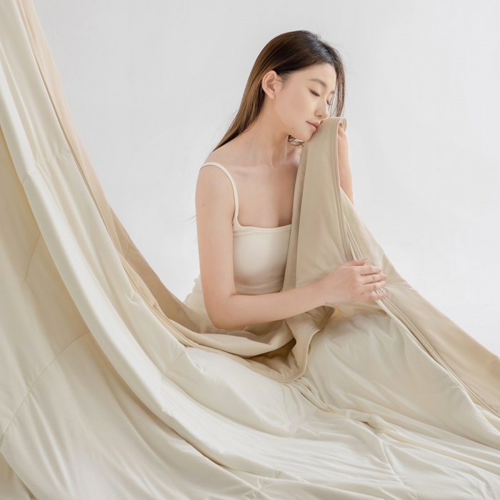 91家纺网 家纺一手货源 找家纺 兜米家居 2025新款亚朵同款夏季深睡被pro1夏凉被可机洗空调被透气被子 月光浅杏