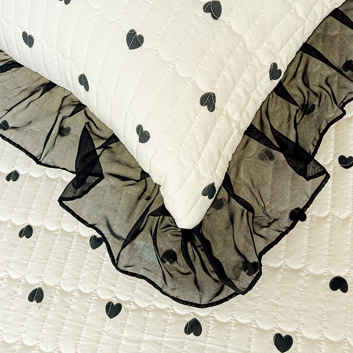 91家纺网 家纺一手货源 找家纺 艾橙家纺2025新款法式赫本风水洗棉印花雪纺花边单床笠 心心相印