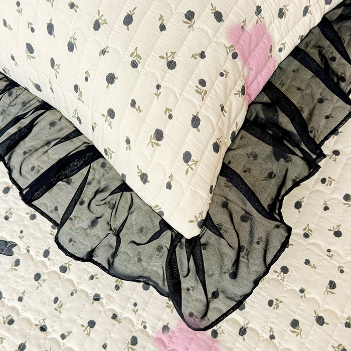 91家纺网 家纺一手货源 找家纺 艾橙 2025新款法式赫本风水洗棉印花雪纺花边单枕套 朵蔓花馨