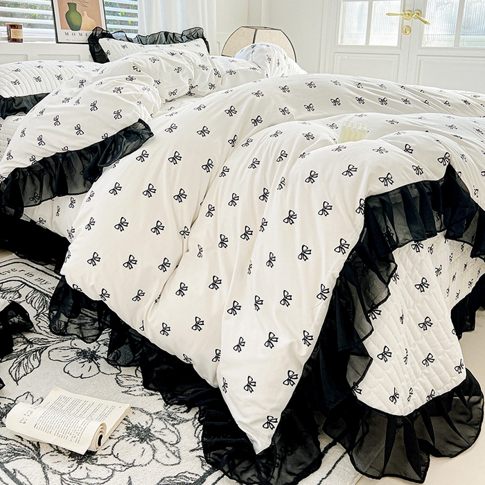 91家纺网 家纺一手货源 找家纺 艾橙家纺2025新款法式赫本风水洗棉印花雪纺花边四件套 黑色蝴蝶结