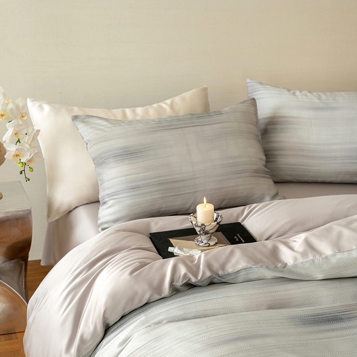 91家纺网 家纺一手货源 找家纺 咏绒家纺工厂店 2025新款60S奥地利兰精天丝数码印花暗合简约款系列四件套 卡西纳-紫