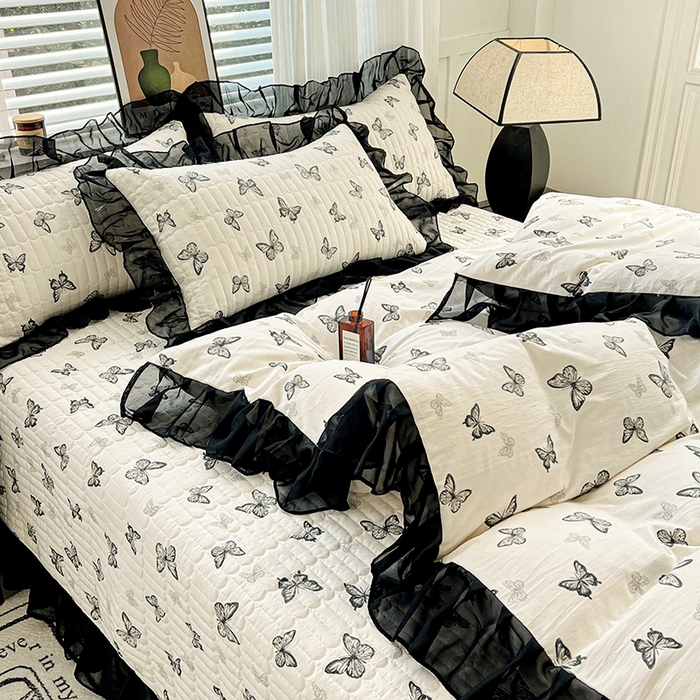 91家纺网 家纺一手货源 找家纺 艾橙家纺2025新款法式赫本风水洗棉印花雪纺花边四件套 蝴蝶印记