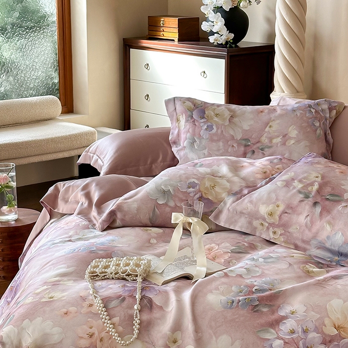 91家纺网 家纺一手货源 找家纺 2025新款60S奥地利兰精天丝数码印花宽边压线系列四件套 莫丽花园-紫