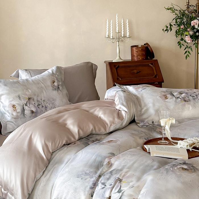 91家纺网 家纺一手货源 找家纺 2025新款60S奥地利兰精天丝数码印花宽边压线系列四件套 奥菲娜-灰