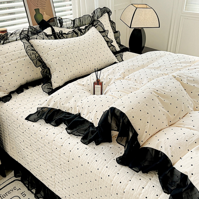 91家纺网 家纺一手货源 找家纺 艾橙家纺2025新款法式赫本风水洗棉印花雪纺花边四件套 点点爱