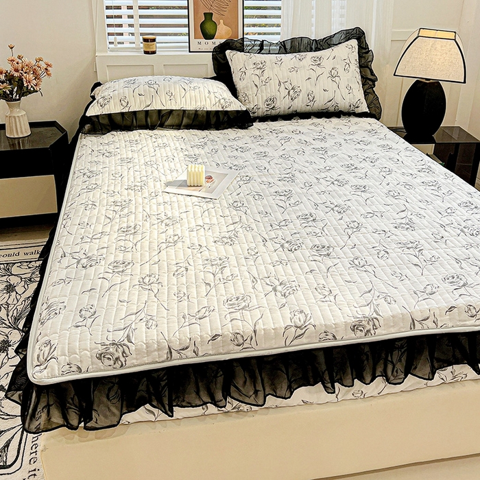 91家纺网 家纺一手货源 找家纺 艾橙家纺2025新款法式赫本风水洗棉印花雪纺花边单床笠 水墨玫瑰