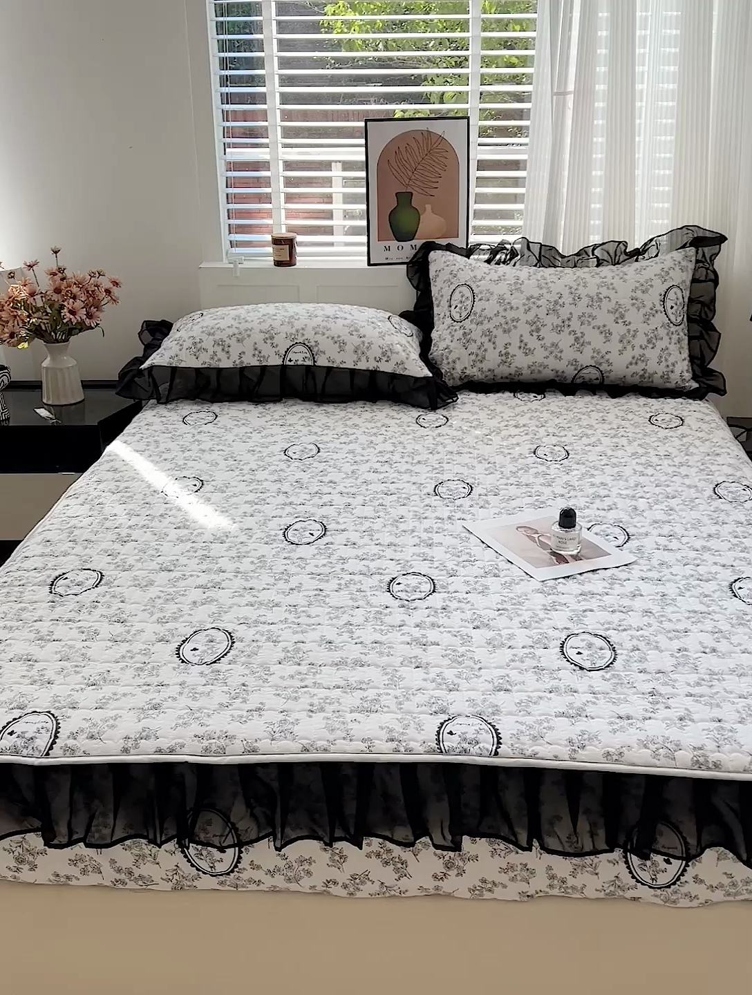 91家纺网 家纺一手货源 找家纺 艾橙家纺2025新款法式赫本风水洗棉印花雪纺花边单床笠 澜音花香