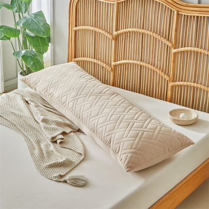 91家纺网 家纺一手货源 找家纺 温宁家纺 2025新款跨境绗缝化纤水洗棉长枕-直线格 米色