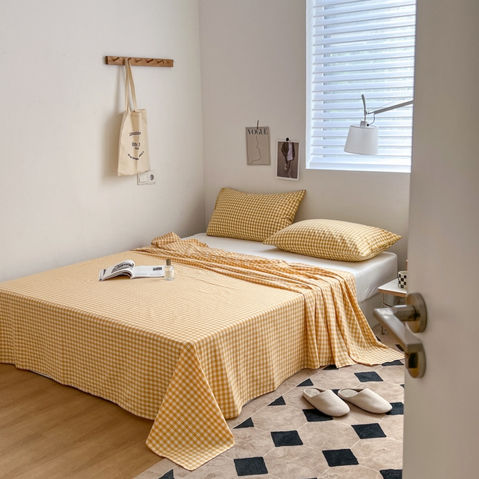 91家纺网 家纺一手货源 找家纺 2025新款水洗棉单床单 淡黄小格