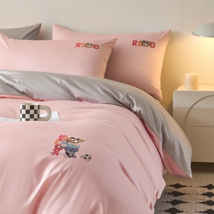 91家纺网 家纺一手货源 找家纺 （总）拼社家纺 2025新款全棉长绒棉四件套纯棉四件套小熊刺绣床上用品【提供买家秀】