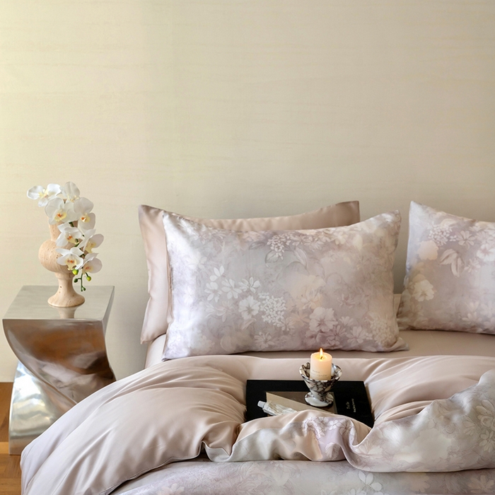 91家纺网 家纺一手货源 找家纺 咏绒家纺工厂店 2025新款60S奥地利兰精天丝数码印花暗合简约款系列四件套 知槿-紫