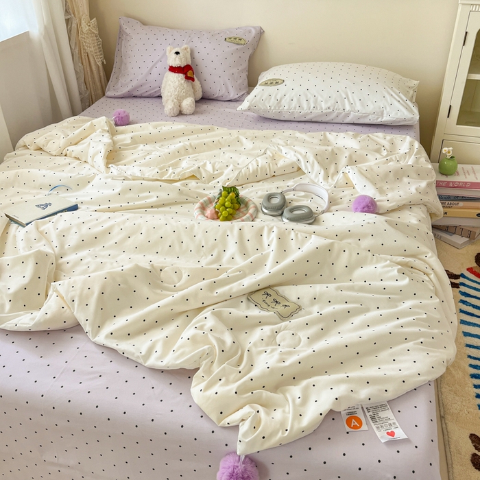 91家纺网 家纺一手货源 找家纺 桃心家居 2025新款A类ins云柔水洗棉大豆织标蝴蝶结毛球少女单夏被夏被四件套系列 芋泥波点