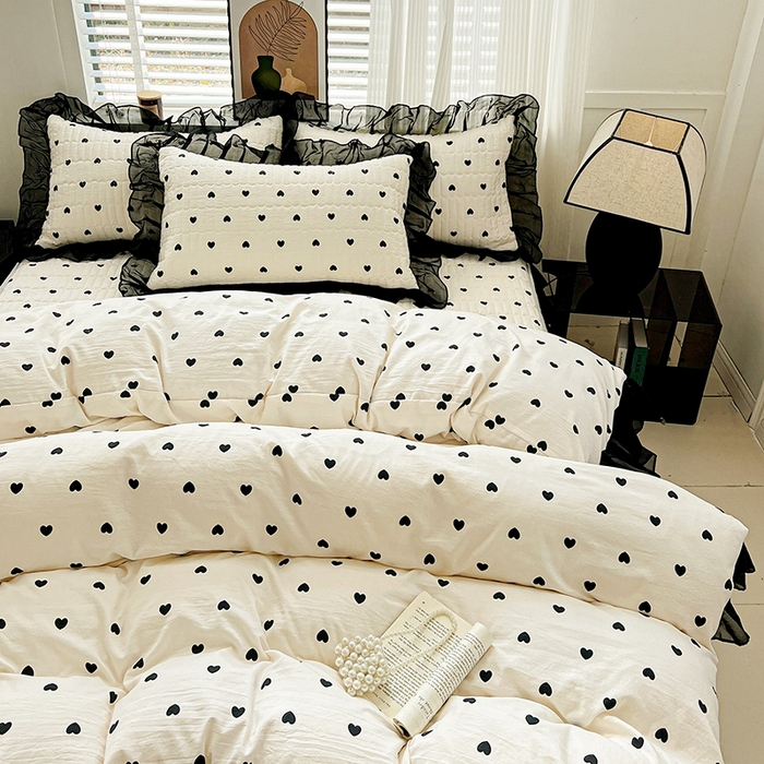 91家纺网 家纺一手货源 找家纺 艾橙家纺2025新款法式赫本风水洗棉印花雪纺花边单床笠 心心相印