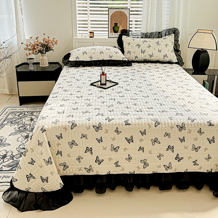 91家纺网 家纺一手货源 找家纺 艾橙家纺2025新款法式赫本风水洗棉印花雪纺花边单床盖 蝴蝶印记