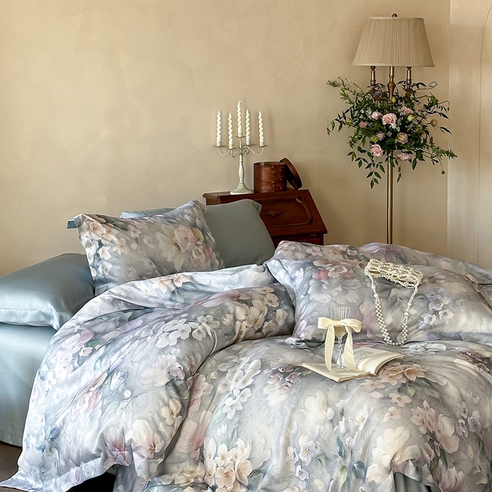 91家纺网 家纺一手货源 找家纺 2025新款60S奥地利兰精天丝数码印花宽边压线系列四件套 莫丽花园-灰