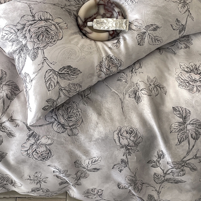 91家纺网 家纺一手货源 找家纺 咏绒家纺工厂店 2025新款60S奥地利兰精天丝数码印花暗合简约款系列四件套 夏洛-灰