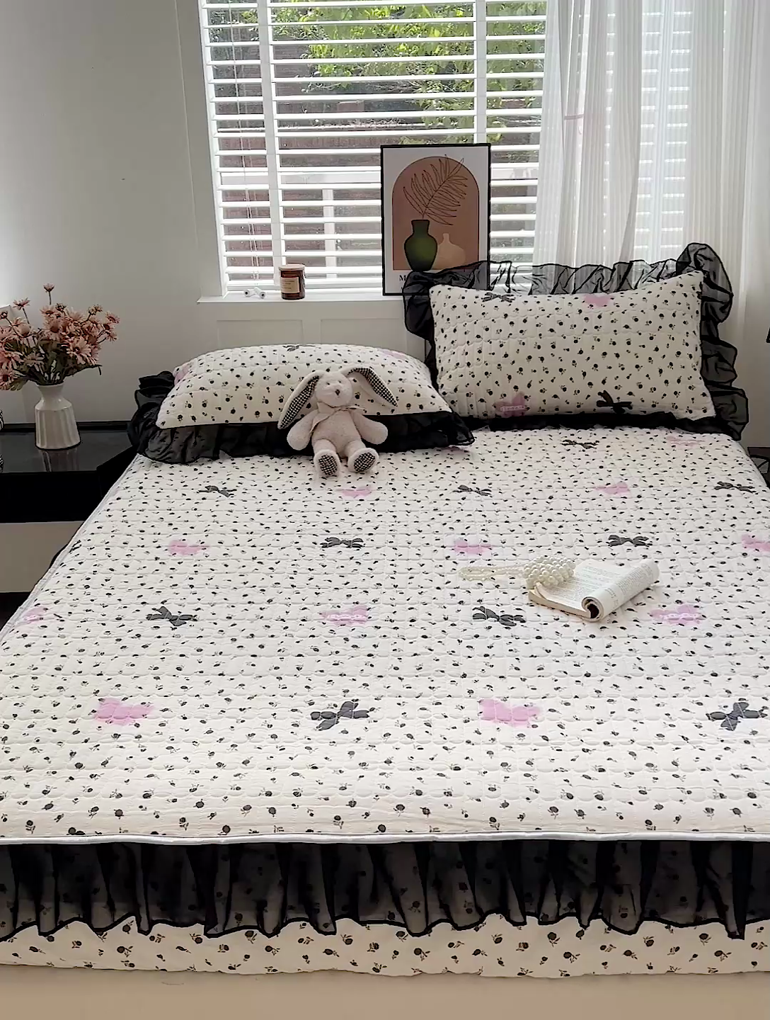 91家纺网 家纺一手货源 找家纺 艾橙家纺2025新款法式赫本风水洗棉印花雪纺花边单床笠 朵蔓花馨