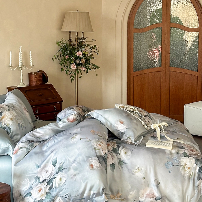 91家纺网 家纺一手货源 找家纺 2025新款60S奥地利兰精天丝数码印花宽边压线系列四件套 倾城-灰