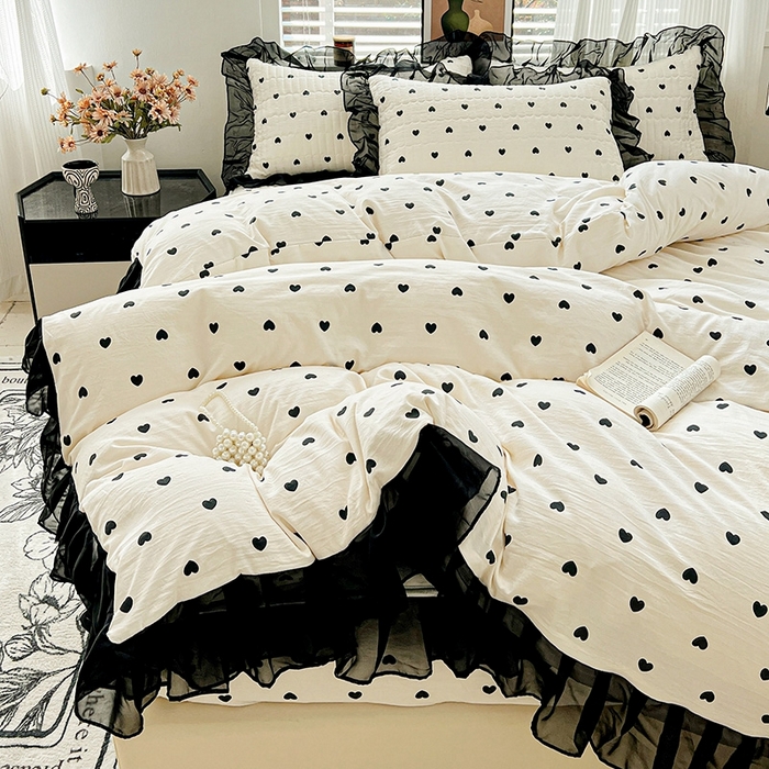 91家纺网 家纺一手货源 找家纺 艾橙家纺2025新款法式赫本风水洗棉印花雪纺花边单床笠 心心相印