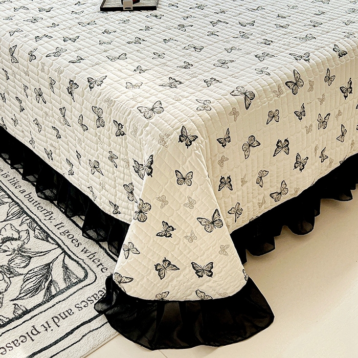 91家纺网 家纺一手货源 找家纺 艾橙家纺2025新款法式赫本风水洗棉印花雪纺花边单床盖 蝴蝶印记