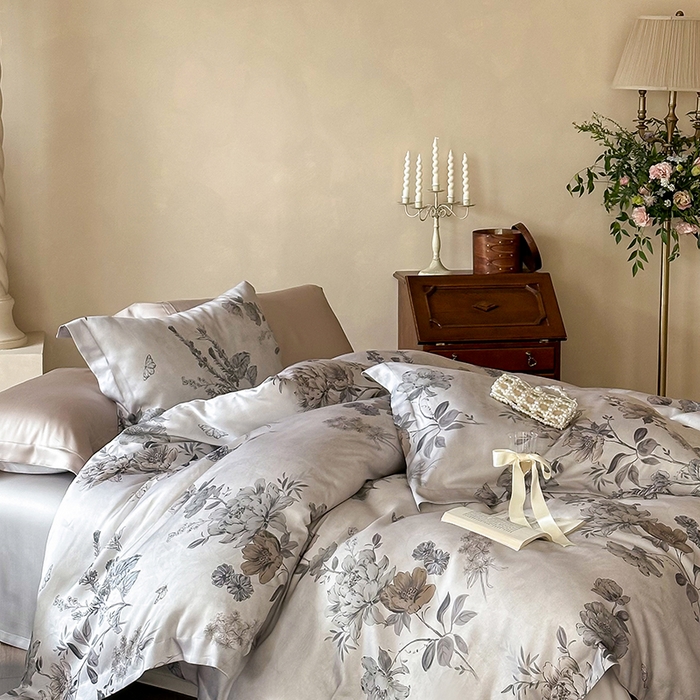 91家纺网 家纺一手货源 找家纺 2025新款60S奥地利兰精天丝数码印花宽边压线系列四件套 楠风-咖