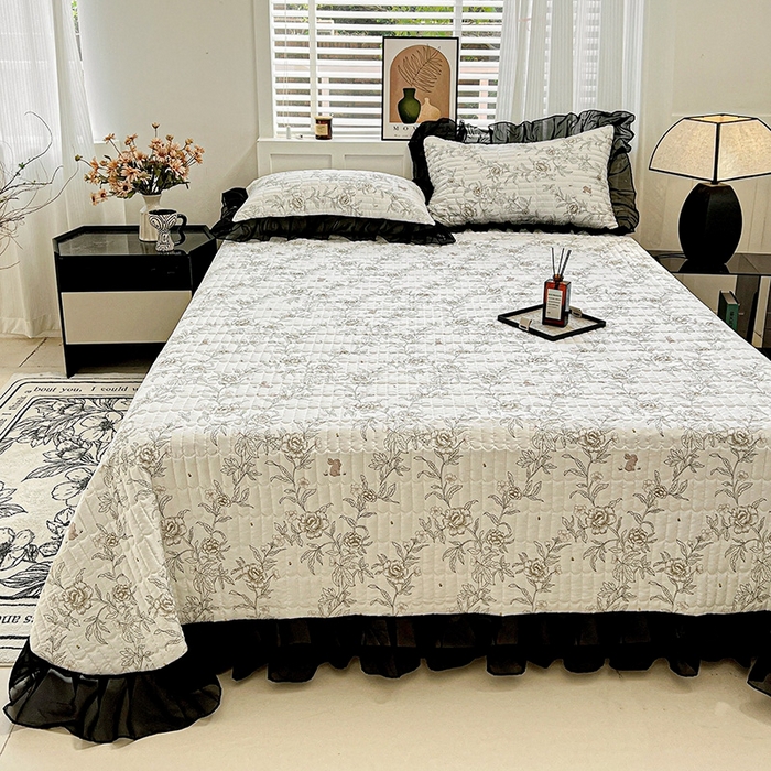 91家纺网 家纺一手货源 找家纺 艾橙家纺2025新款法式赫本风水洗棉印花雪纺花边单床盖 素馨花恋