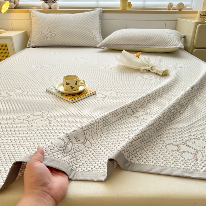 91家纺网 家纺一手货源 找家纺 999家纺   2025新款凉感提花冰豆豆凉席三件套 冰块熊-咖（凉席款）