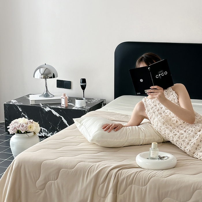 91家纺网 家纺一手货源 找家纺 时年家纺 2025新款升级版180克高定即刻凉感夏被 奶咖米