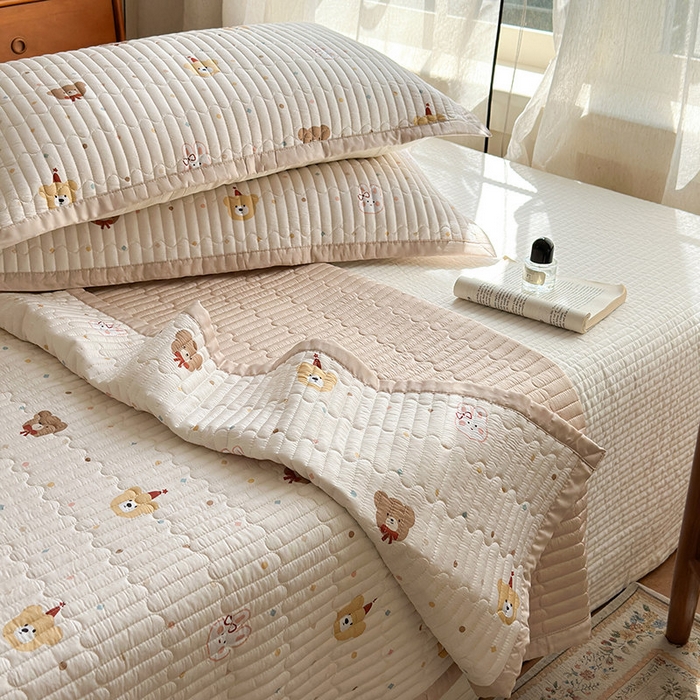 91家纺网 家纺一手货源 找家纺 美优兰 2025春夏新款双面天丝高温砂洗床盖 小熊礼物