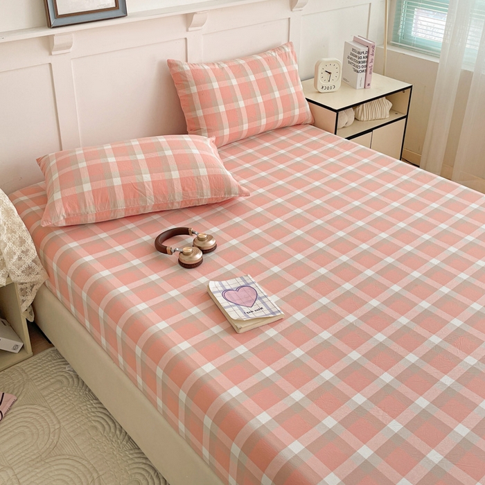 91家纺网 家纺一手货源 找家纺 2025新款全棉水洗棉套件-单床笠 洛伊粉咖小格