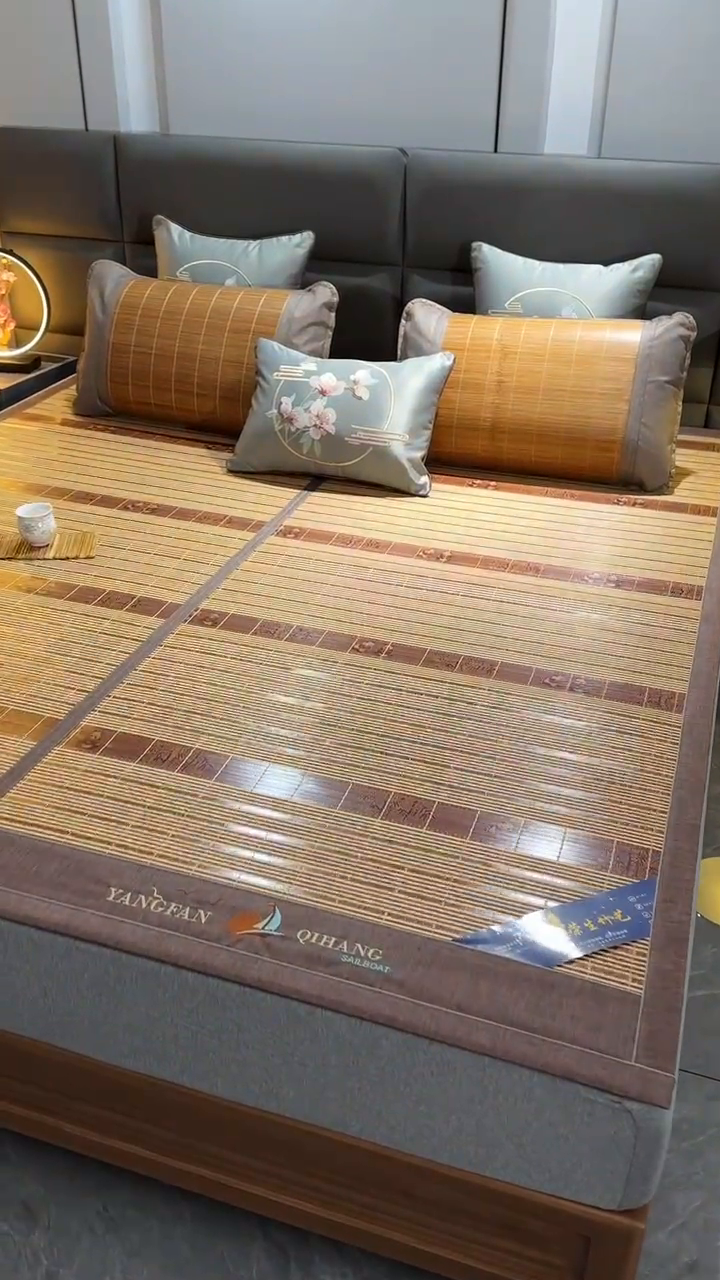 91家纺网 家纺一手货源 找家纺 森璐家纺 2025新款茶香养生竹席藤席草席冰丝席凉席子 富贵抱竹-反面冰藤