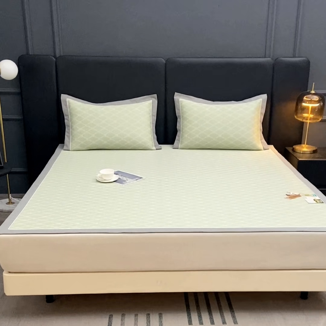 91家纺网 家纺一手货源 找家纺 小牛席业 2025新款轻奢风凉感冰丝席-月亮爱心系列 绿色