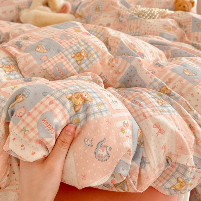 91家纺网 家纺一手货源 找家纺 呗旺鹿 2025新款A类母婴级全棉有氧双层纱印花四件套 熊熊酱