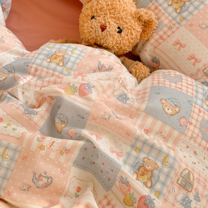 91家纺网 家纺一手货源 找家纺 呗旺鹿 2025新款A类母婴级全棉有氧双层纱印花四件套 熊熊酱