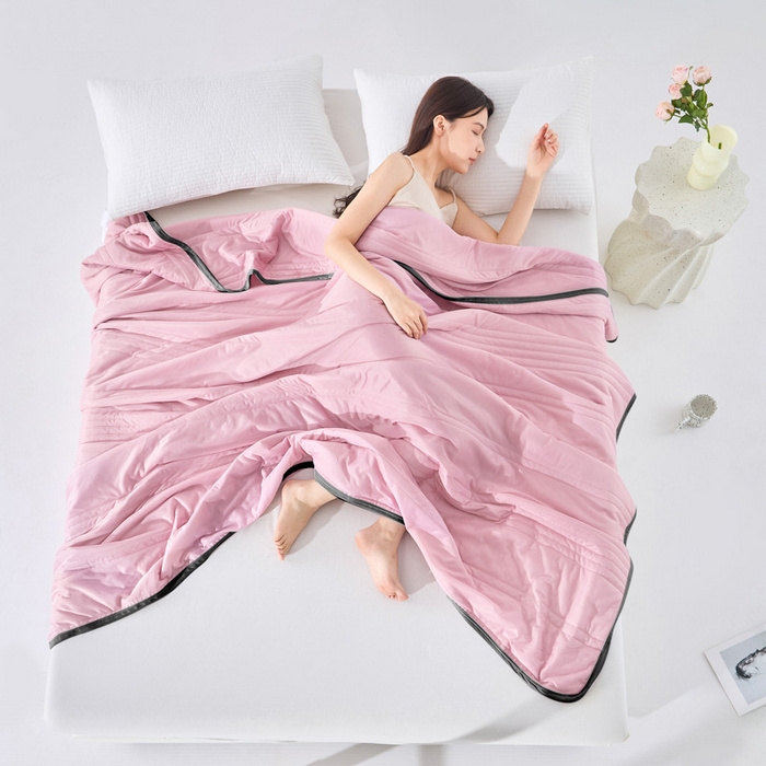 91家纺网 家纺一手货源 找家纺 丝薇雅 2025新款凉感丝夏被冰淇淋夏凉被 黑边-条纹粉色