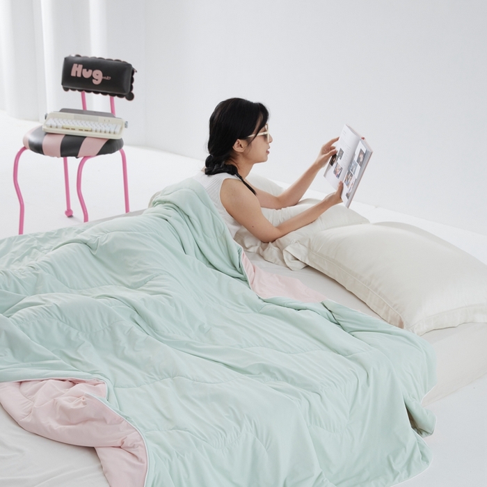 91家纺网 家纺一手货源 找家纺 2025春夏新款A类母婴级西瓜啵啵凉感被锦氨夏凉被空调被 星辰绿+海棠粉