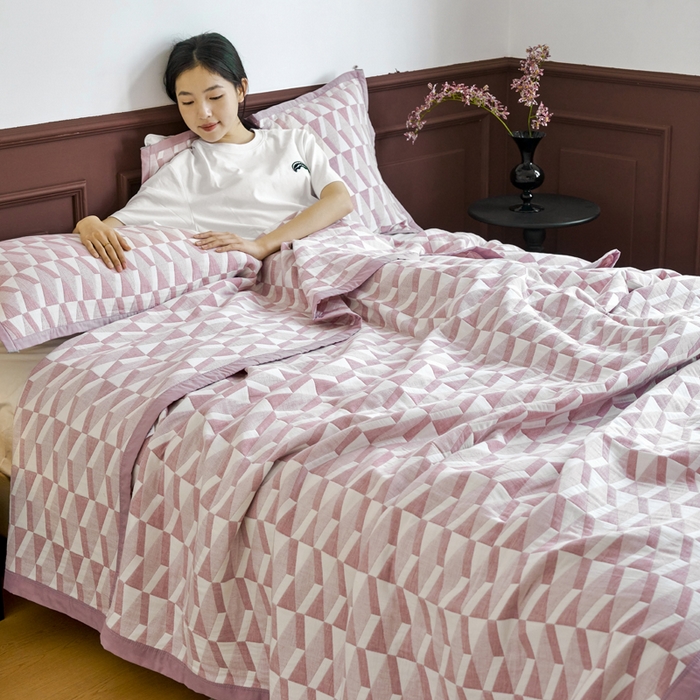 91家纺网 家纺一手货源 找家纺 棠薇家纺  2025新款北欧风盖毯毛巾被 菱格紫