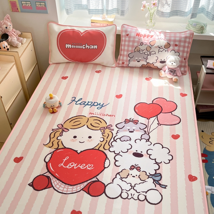 91家纺网 家纺一手货源 找家纺 金爱家  2025新款正版授权miiiiichan可爱卡通大版数码印花A类1200D冰感丝凉感席冰丝三件套平铺床笠系列 可爱莉莉