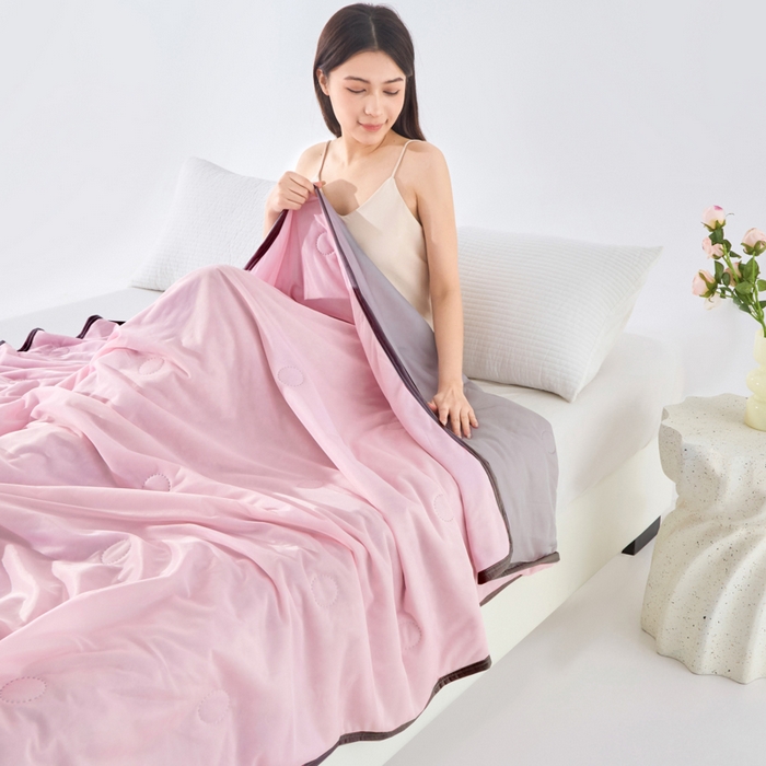 91家纺网 家纺一手货源 找家纺 丝薇雅 2025新款凉感丝夏被冰淇淋夏凉被 黑边-圆圈粉色