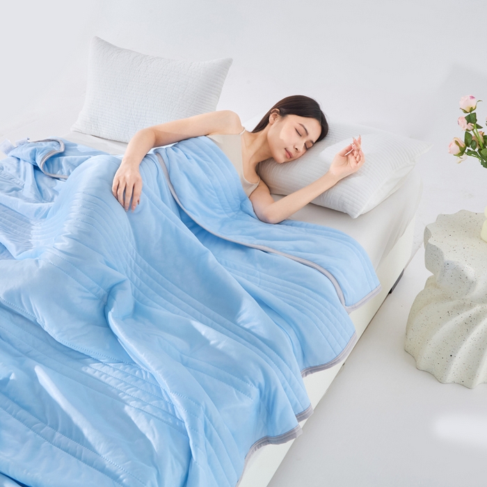 91家纺网 家纺一手货源 找家纺 丝薇雅 2025新款凉感丝夏被冰淇淋夏凉被 条纹天蓝