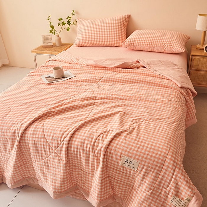 91家纺网 家纺一手货源 找家纺 秋泽家纺 2025新款全棉色织水洗棉棉花夏被夏凉被空调被 粉小格