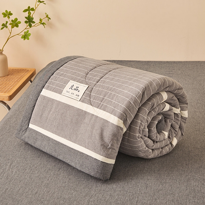 91家纺网 家纺一手货源 找家纺 秋泽家纺 2025新款全棉色织水洗棉棉花夏被夏凉被空调被 灰细条