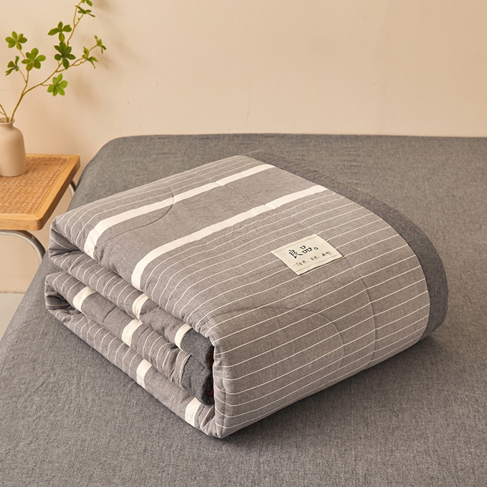 91家纺网 家纺一手货源 找家纺 秋泽家纺 2025新款全棉色织水洗棉棉花夏被夏凉被空调被 灰细条