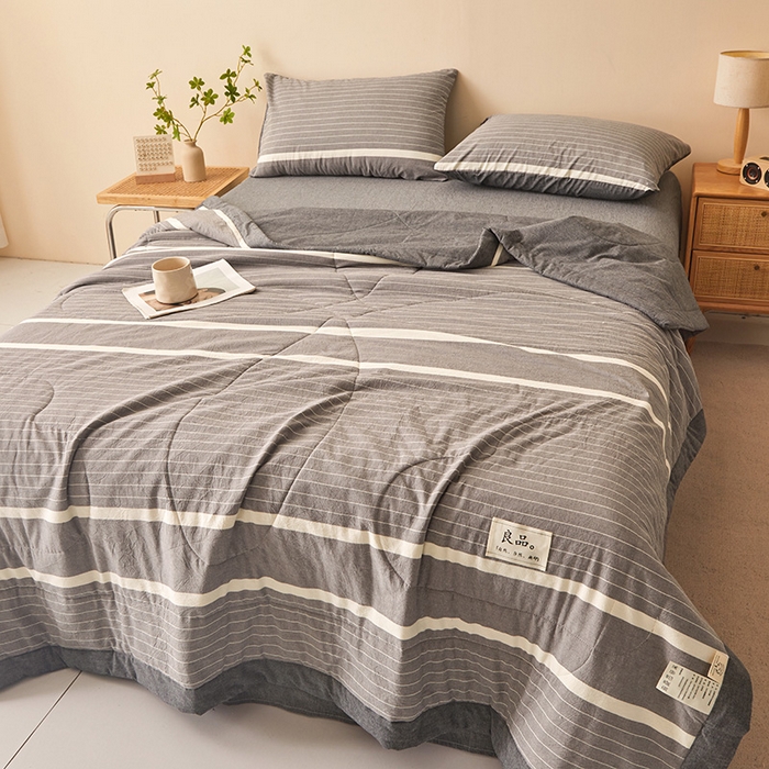 91家纺网 家纺一手货源 找家纺 秋泽家纺 2025新款全棉色织水洗棉棉花夏被夏凉被空调被 灰细条