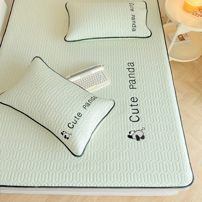 91家纺网 家纺一手货源 找家纺 多乐家纺 2025新款居家风凉感丝绣花乳胶凉席 熊猫-清新绿-床笠款