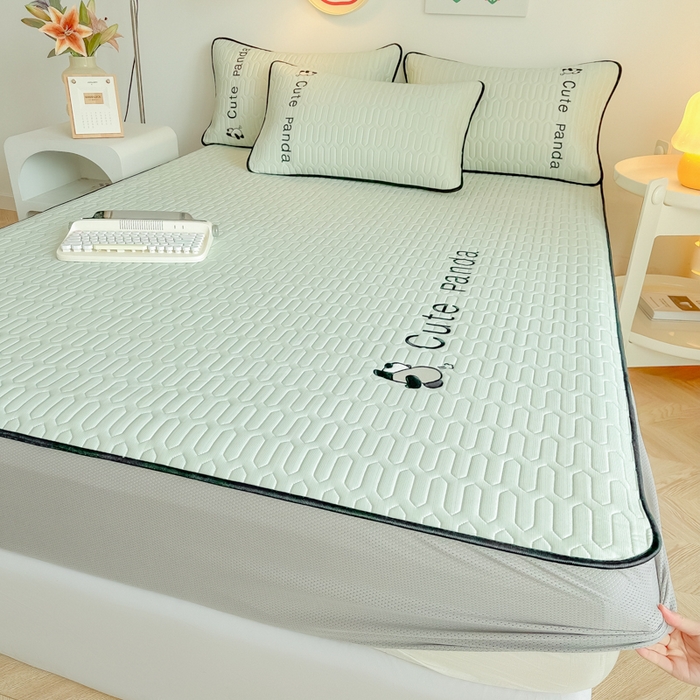 91家纺网 家纺一手货源 找家纺 多乐家纺 2025新款居家风凉感丝绣花乳胶凉席 熊猫-清新绿-床笠款