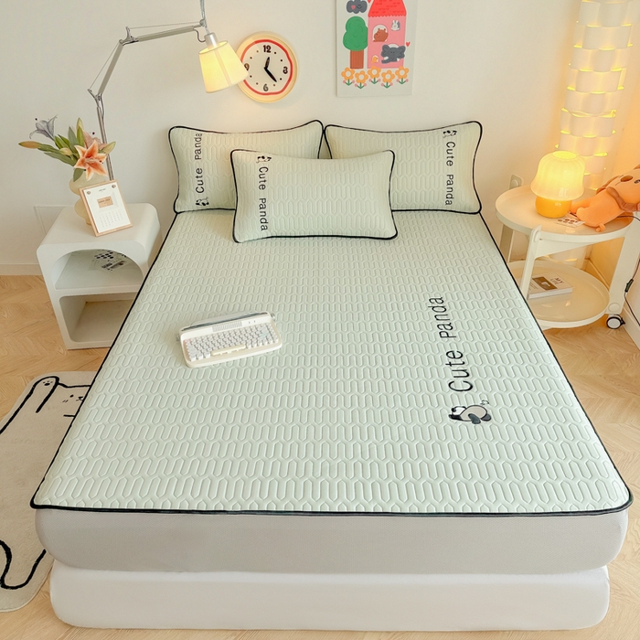 91家纺网 家纺一手货源 找家纺 多乐家纺 2025新款居家风凉感丝绣花乳胶凉席 熊猫-清新绿-床笠款